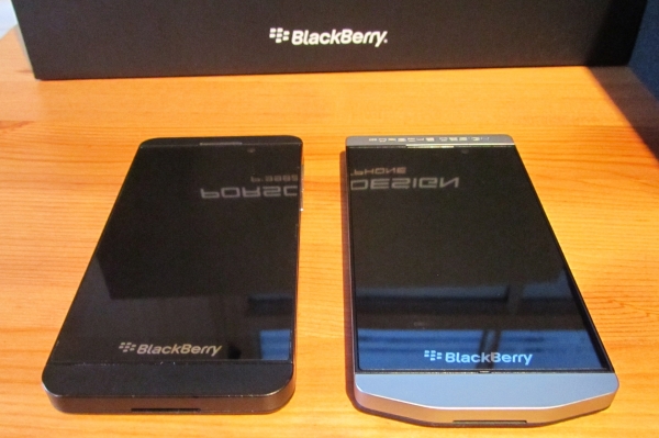 BlackBerry_P9982_comparison